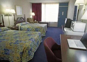 Express Airport Inn hotel thumbnail 3