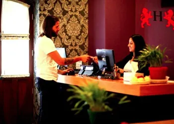 Hotel Leones hotel thumbnail 4