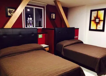 Hotel Leones hotel thumbnail 5