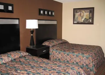 Townhouse Inn & Suites hotel thumbnail 4