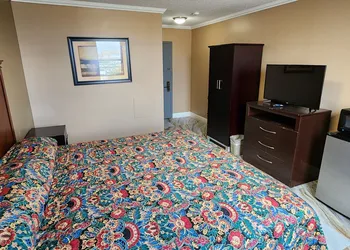 Townhouse Inn & Suites hotel thumbnail 8
