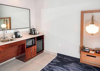 Fairfield Inn & Suites by Marriott Ottawa Airport hotel thumbnail 7