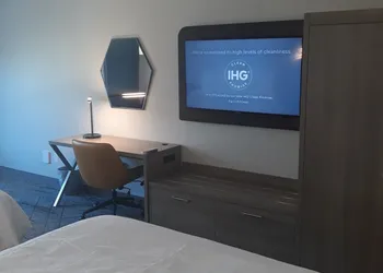 Holiday Inn Express & Suites Jackson by IHG hotel thumbnail 2