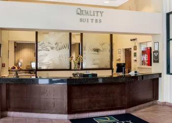 Quality Suites Lake Wright - Norfolk Airport hotel thumbnail 2