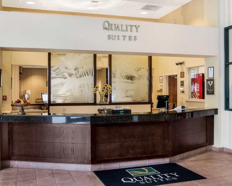 Quality Suites Lake Wright - Norfolk Airport hotel detail image 2