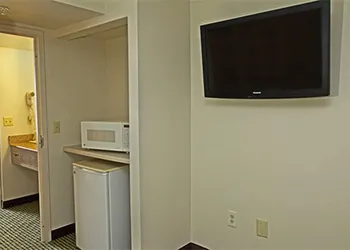 Quality Suites Lake Wright - Norfolk Airport hotel thumbnail 5