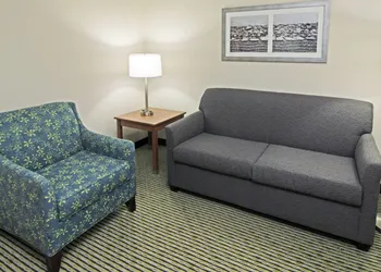 Quality Suites Lake Wright - Norfolk Airport hotel thumbnail 6