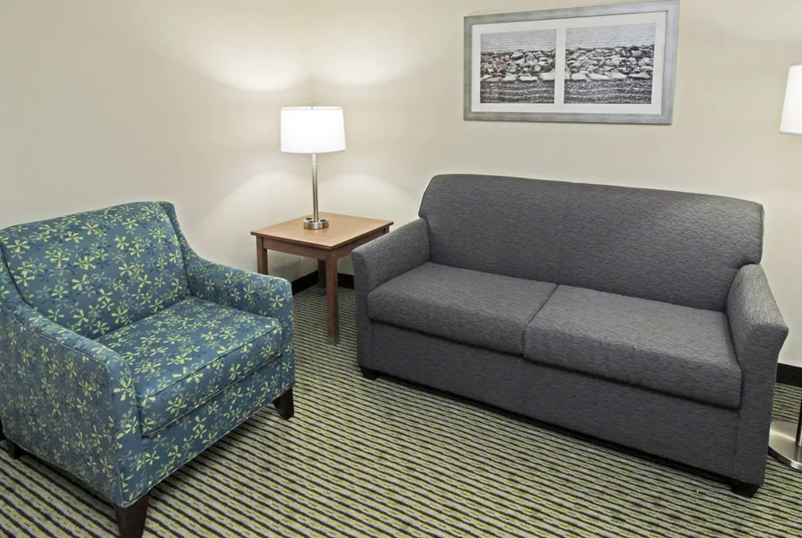 Quality Suites Lake Wright - Norfolk Airport hotel detail image 6