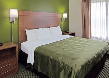 Quality Suites Lake Wright - Norfolk Airport hotel thumbnail 7