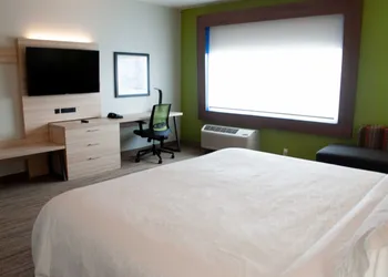 Holiday Inn Express & Suites Edmonton N - St. Albert by IHG hotel thumbnail 5