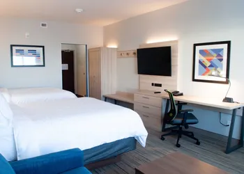 Holiday Inn Express & Suites Edmonton N - St. Albert by IHG hotel thumbnail 6