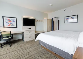 Holiday Inn Express & Suites Edmonton N - St. Albert by IHG hotel thumbnail 8