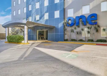 One Leon Poliforum hotel thumbnail 3