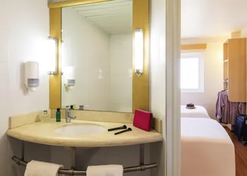 ibis Juarez Consulado hotel thumbnail 6