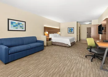 Holiday Inn Express & Suites Suisun City by IHG hotel thumbnail 2