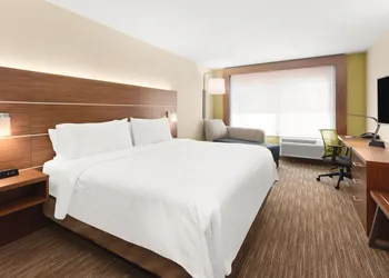 Holiday Inn Express & Suites Suisun City by IHG hotel thumbnail 3
