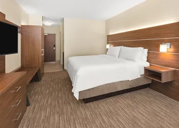 Holiday Inn Express & Suites Suisun City by IHG hotel thumbnail 4