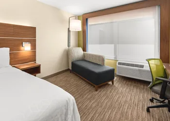 Holiday Inn Express & Suites Suisun City by IHG hotel thumbnail 5