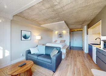 Hébergement Mont-Sainte-Anne hotel thumbnail 2