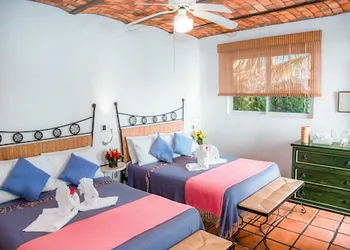 Los Milagros Hotel hotel thumbnail 4