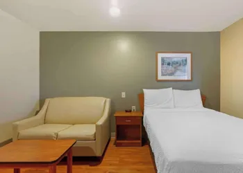 Studio 6 Extended Stay Birmingham Pelham AL hotel thumbnail 2
