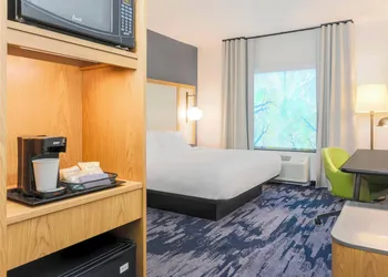 Fairfield Inn & Suites by Marriott Cape Coral/North Fort Myers hotel thumbnail 8