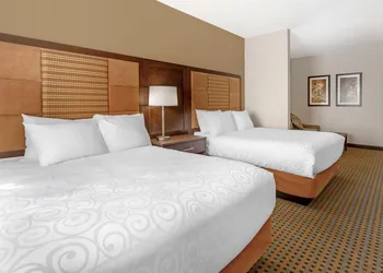 Best Western Plus Hinton Inn & Suites hotel thumbnail 8