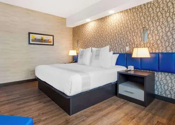 GLō Best Western Kanata Ottawa West hotel thumbnail 7