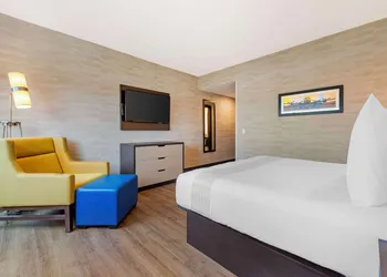 GLō Best Western Kanata Ottawa West hotel thumbnail 8