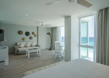 Oleo Cancun Playa All Inclusive Resort hotel thumbnail 6