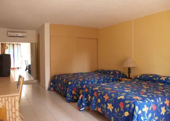 El Tropicano hotel thumbnail 3