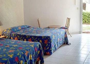 El Tropicano hotel thumbnail 4