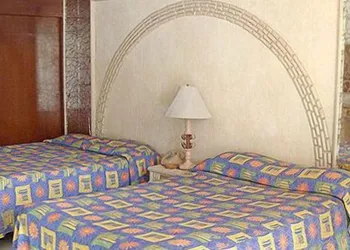 El Tropicano hotel thumbnail 5