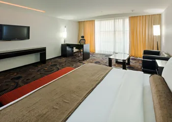 Crowne Plaza Toluca Lancaster by IHG hotel thumbnail 5