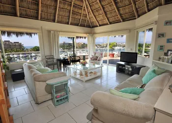 Marina Banderas Suites hotel thumbnail 4