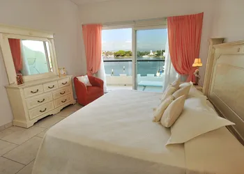 Marina Banderas Suites hotel thumbnail 5