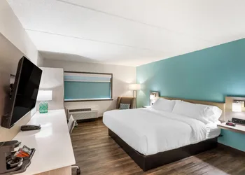 The Harborview on Lake Michigan, Ascend Hotel Collection hotel thumbnail 8