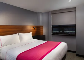 Hotel MX aeropuerto CDMX, Trademark Collection by Wyndham hotel thumbnail 6