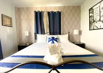 Notebook Miami Beach hotel thumbnail 7