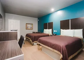 Econo Lodge Inn & Suites Channelview - Houston East hotel thumbnail 4