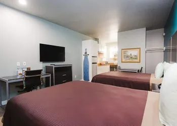 Econo Lodge Inn & Suites Channelview - Houston East hotel thumbnail 5