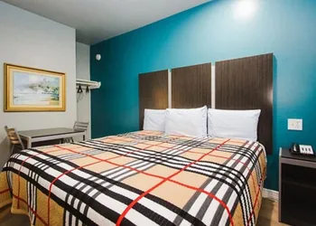 Econo Lodge Inn & Suites Channelview - Houston East hotel thumbnail 7