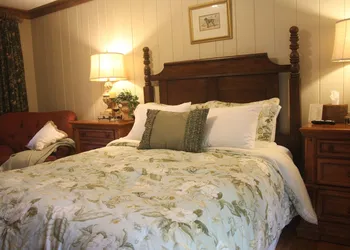 The Village Inn hotel thumbnail 2