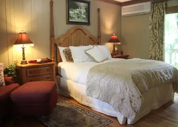 The Village Inn hotel thumbnail 3