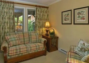 The Village Inn hotel thumbnail 8