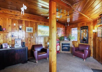 Cedar Village Motel hotel thumbnail 2