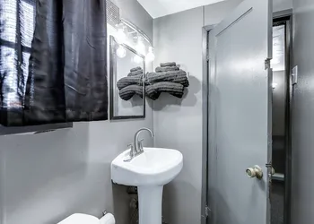 Cedar Village Motel hotel thumbnail 3