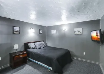 Cedar Village Motel hotel thumbnail 4