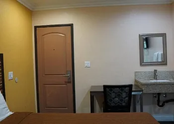 Holly Crest Hotel - Los Angeles, LAX Airport hotel thumbnail 7