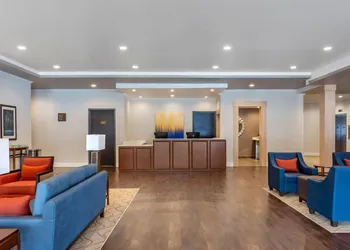 Comfort Inn & Suites hotel thumbnail 2